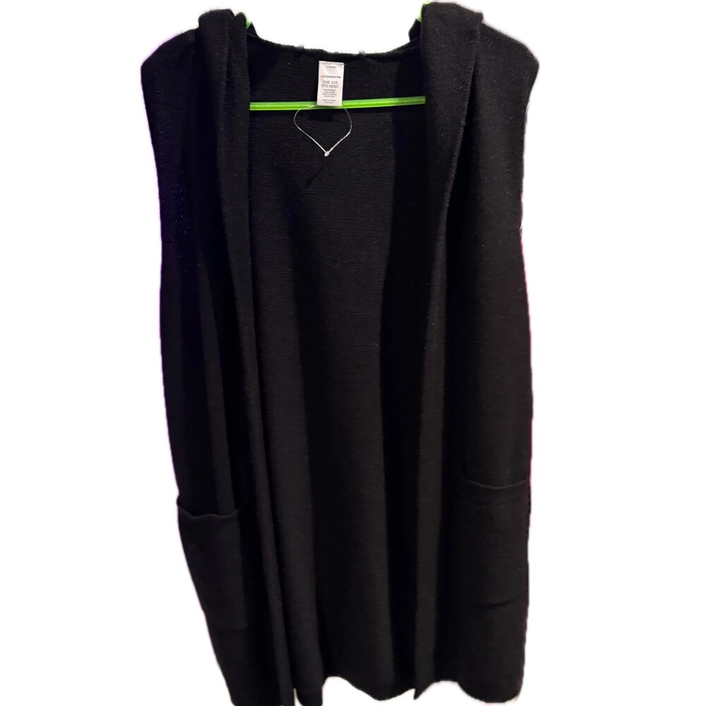 Liz Claiborne Women’s Black Sleeveless Hooded Long Open Front Vest